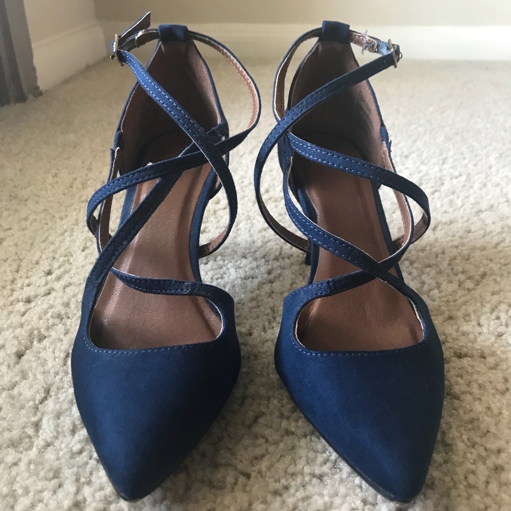 Dark blue pumps